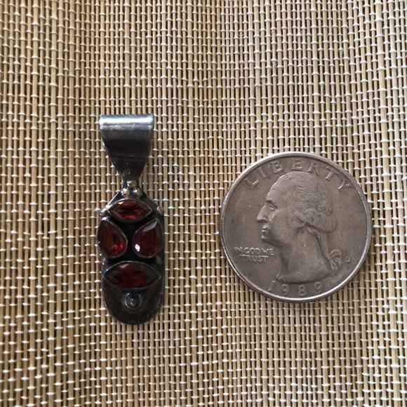Sterling faceted garnet pendant - Picture 5 of 6
